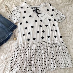 Agnes & Dora ruffle tee size xs  Polkadots
